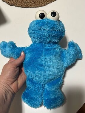 Hasbro Plush Bright Blue Character Hand Puppet